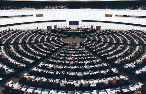 Dieses Bild zeigt den Plenarsaal des Europäischen Parlaments in Straßburg. © Europäisches Parlament